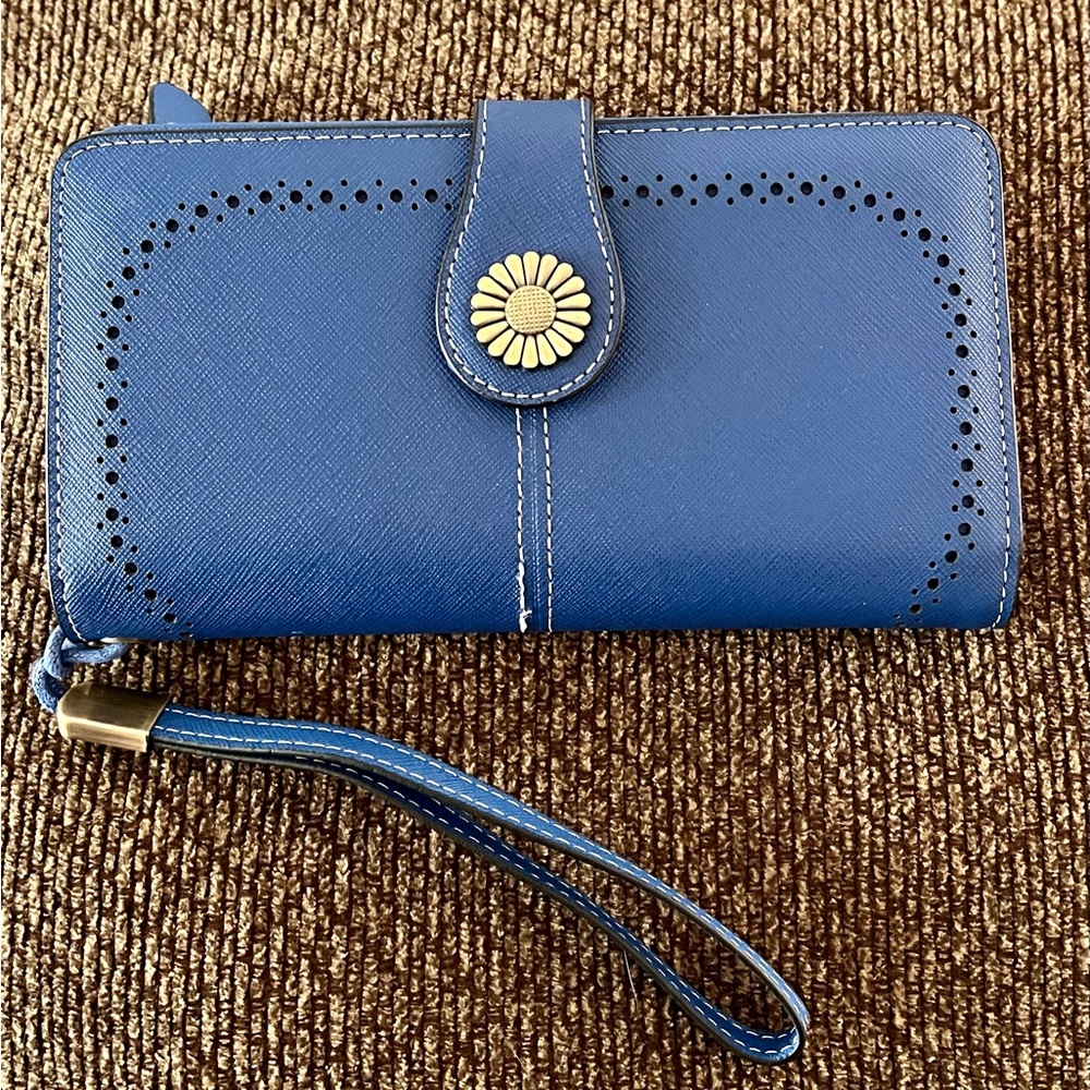 Ladies Blue Leather Wristlet Wallet w/RFID Protection
